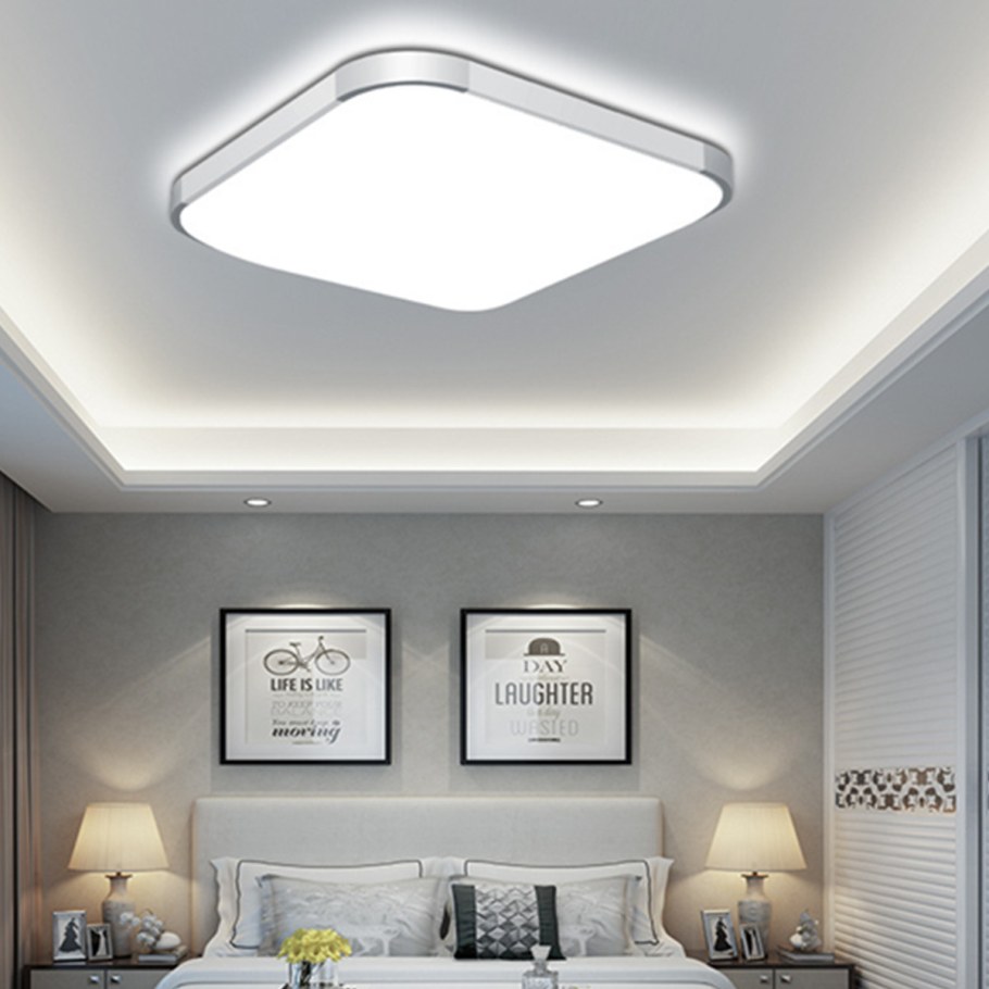 Прямоугольная лампа на потолок