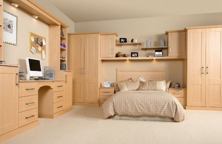 Спальня с мебелью цвета бук