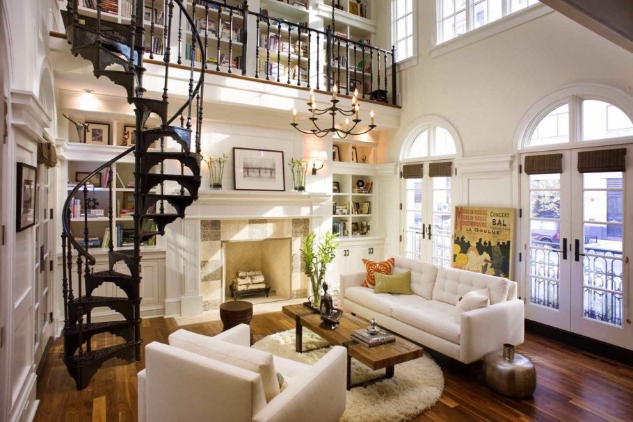 Гостиная с лестницей