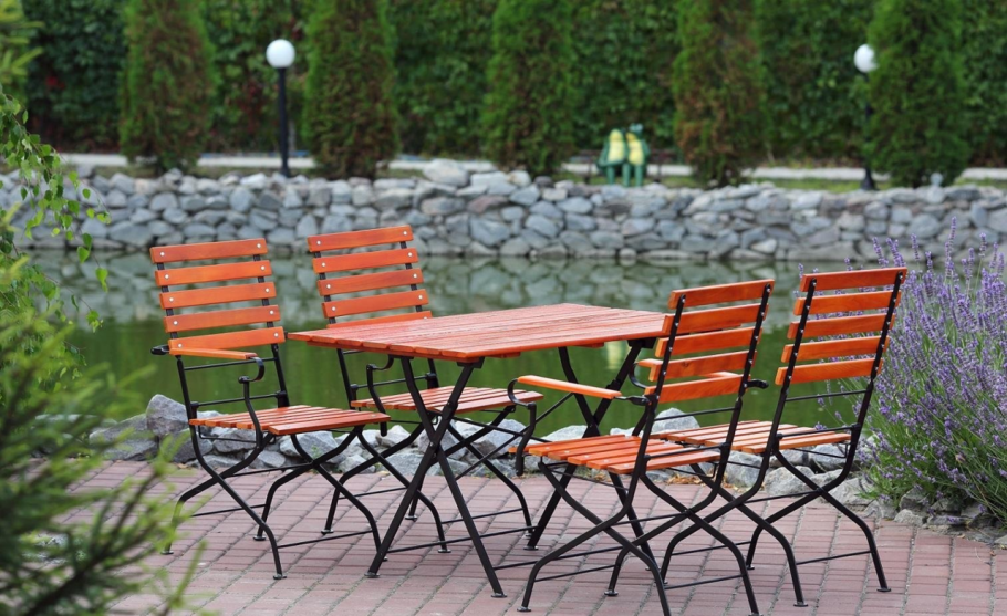 Уличные столы и стулья для кафе