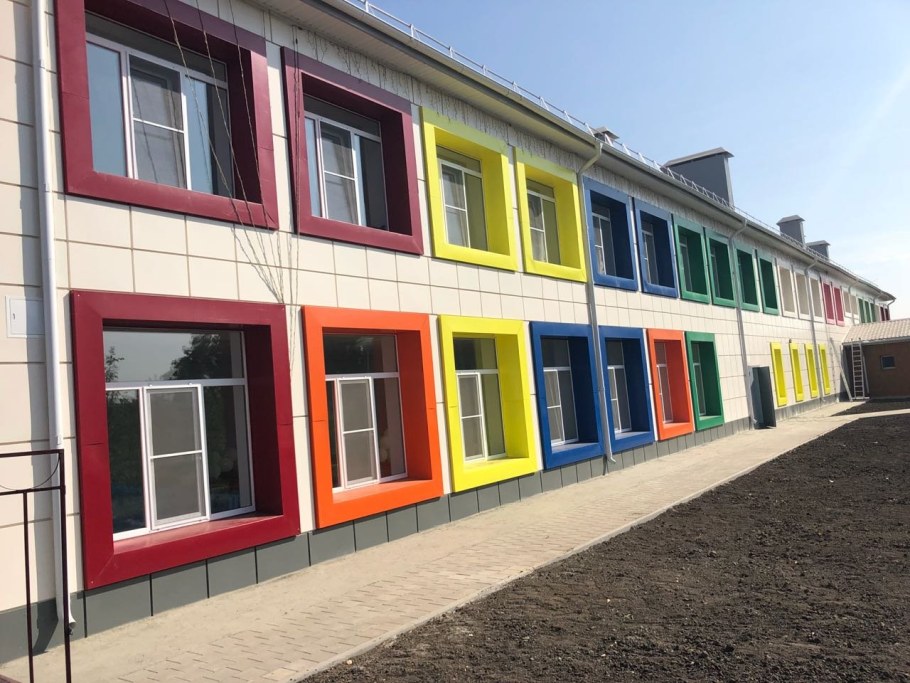 Фасад школы из металлокассет