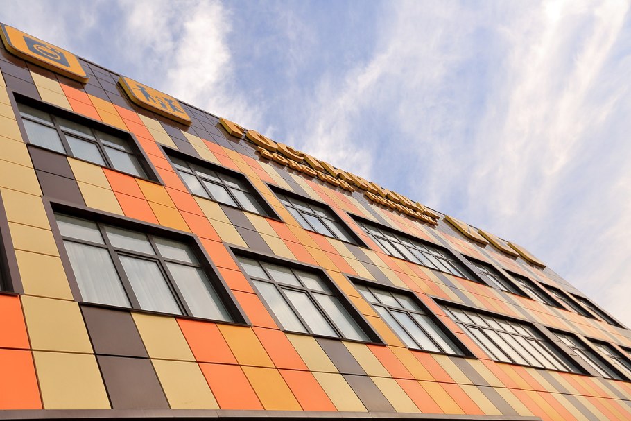 Фасадные кассеты в жилых домах