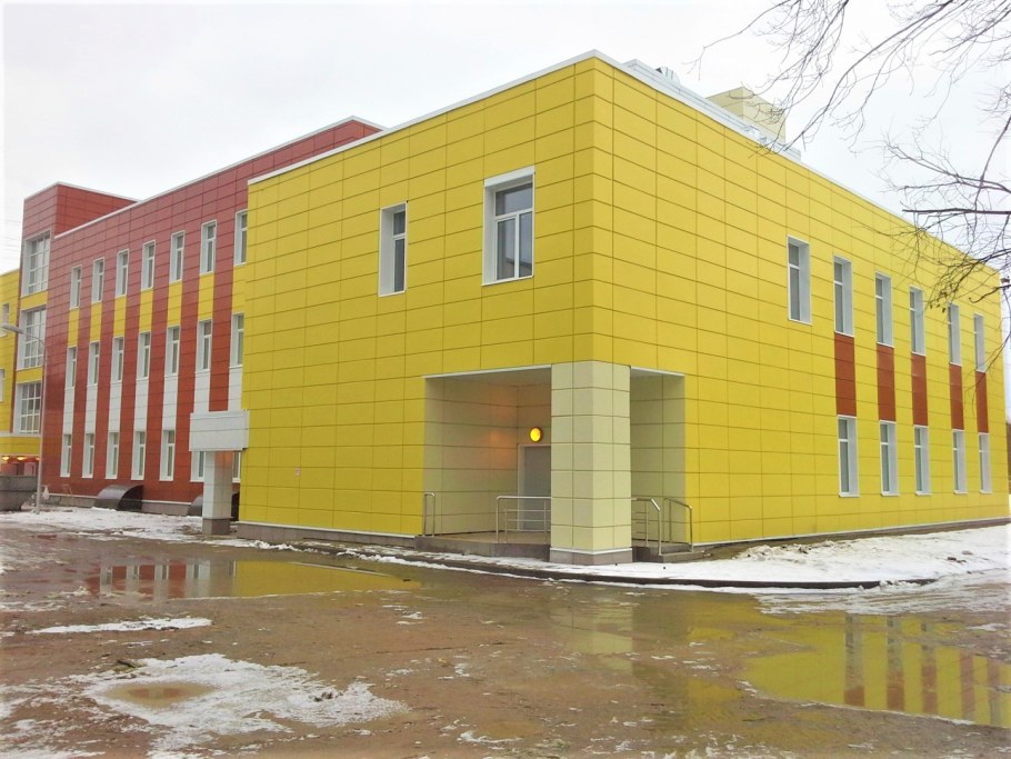 Фасад школы из металлокассет