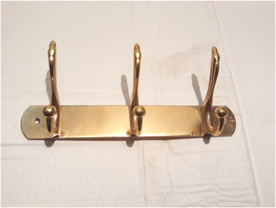 Вешалка настенная золото