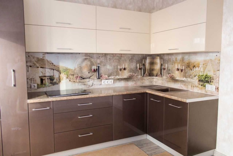 Фартук для кухни в бежевых тонах