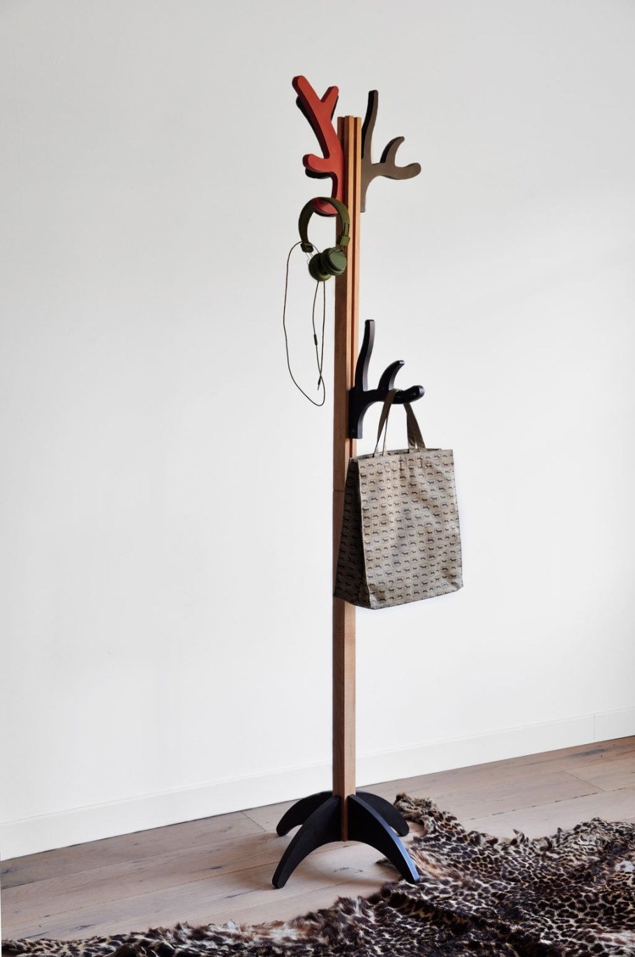 Вешало напольное