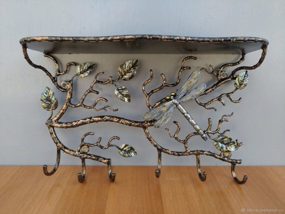 Вешалка из веток в прихожую