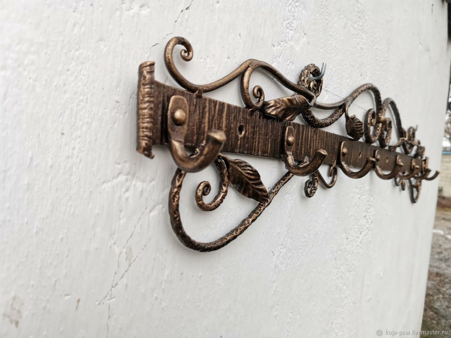 Вешалка листовая Букаш красный