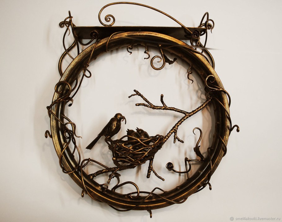 Вешалка из виноградной лозы