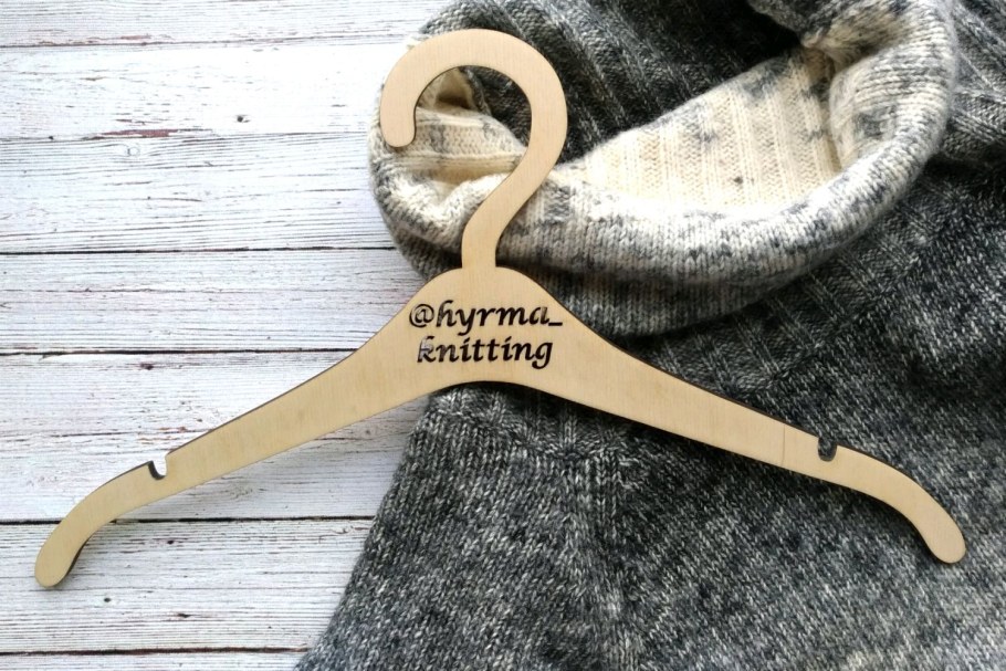 Вешалка из круглого дерева