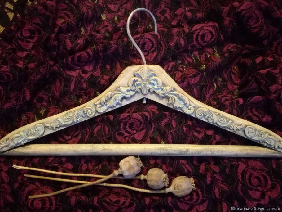Винтажная вешалка
