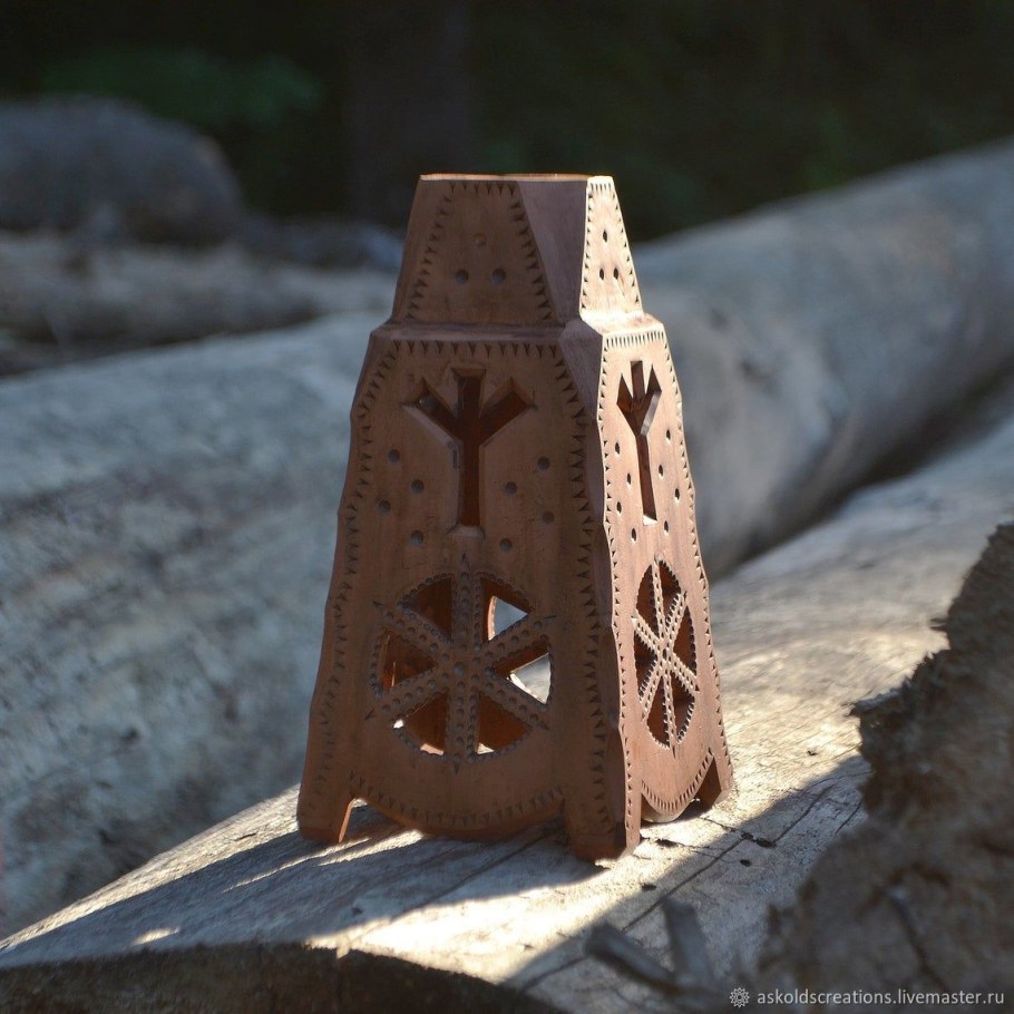 Йольский светильник из дерева