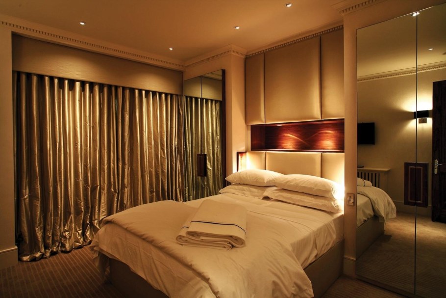 Точечное освещение в спальне