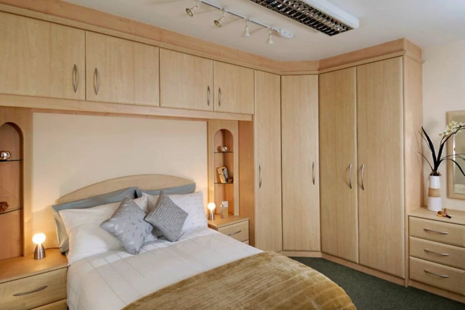 Угловой шкаф в спальню