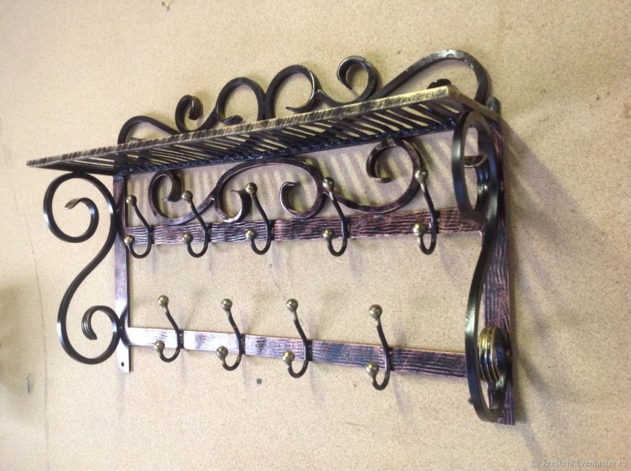 Вешалка настенная из металла