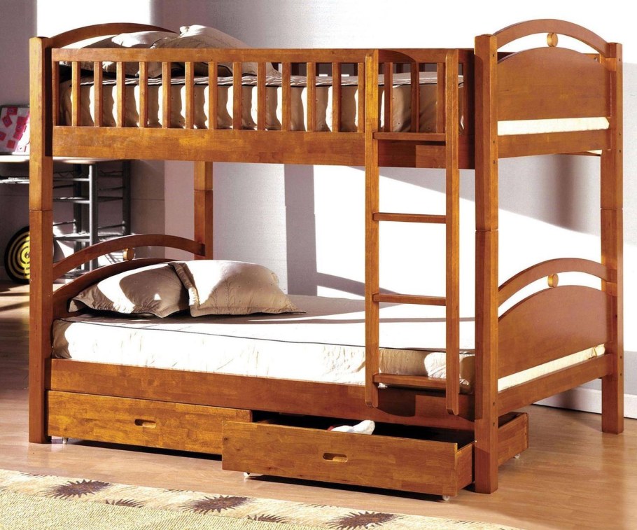 Кровать двухъярусная деревянная
