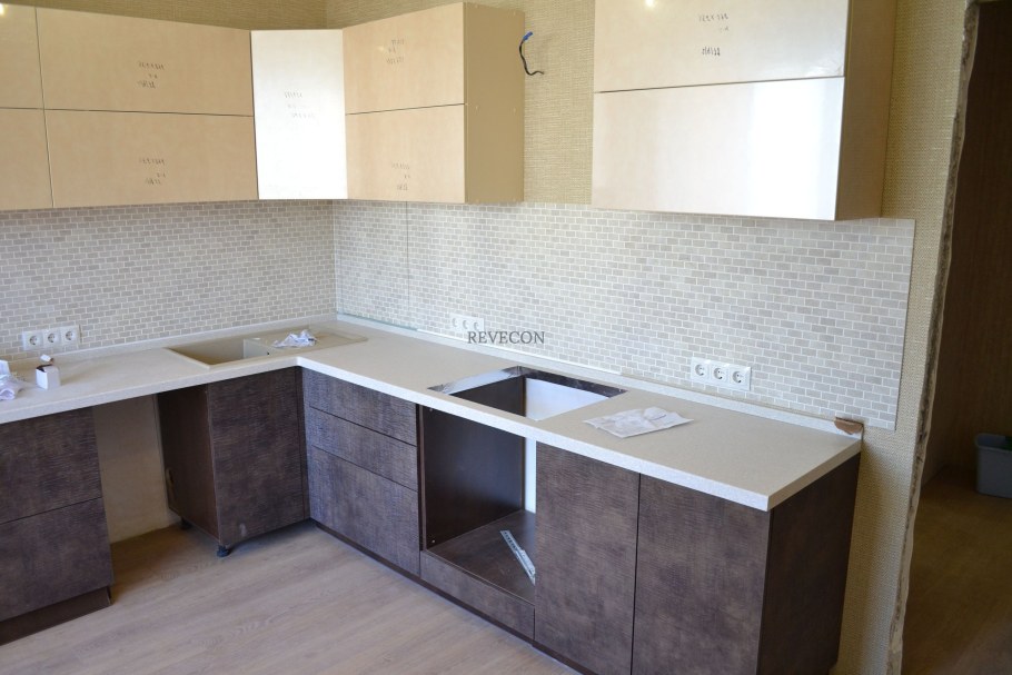 Столешница сбоку кухни