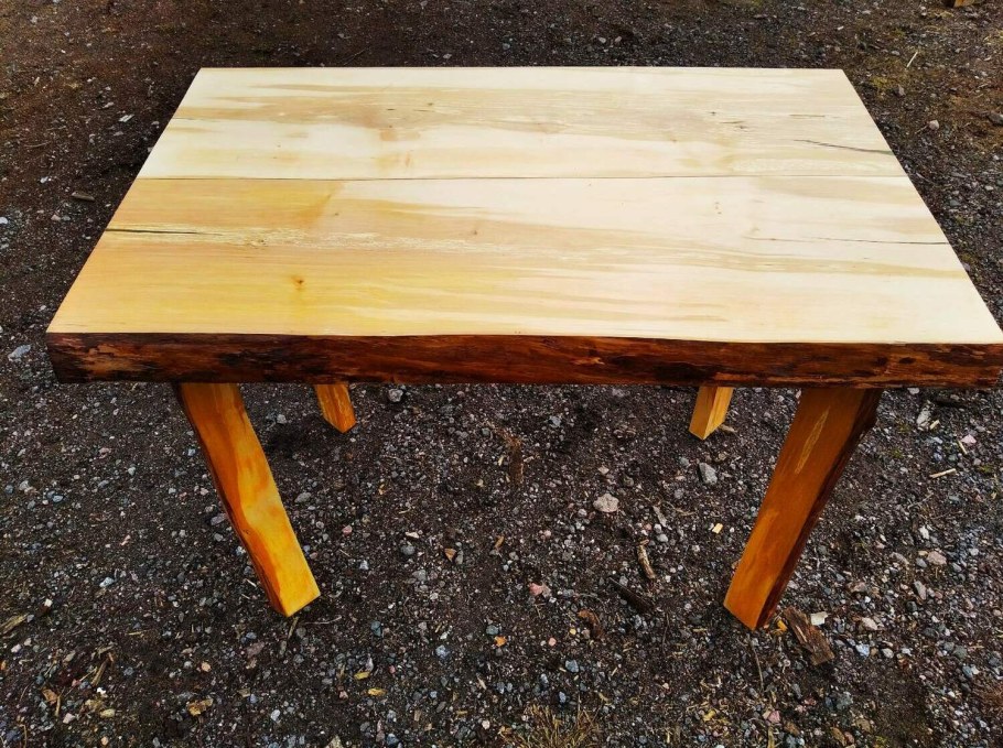 Стол из ольхи