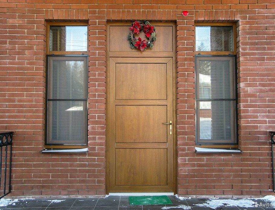 Пластиковые двери входные