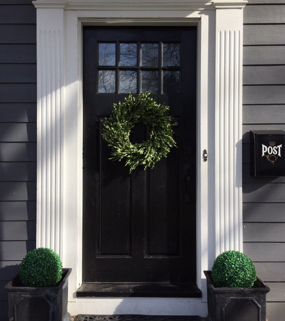 Входная дверь с окном