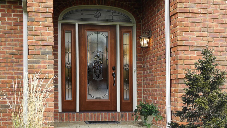 Входная дверь снаружи