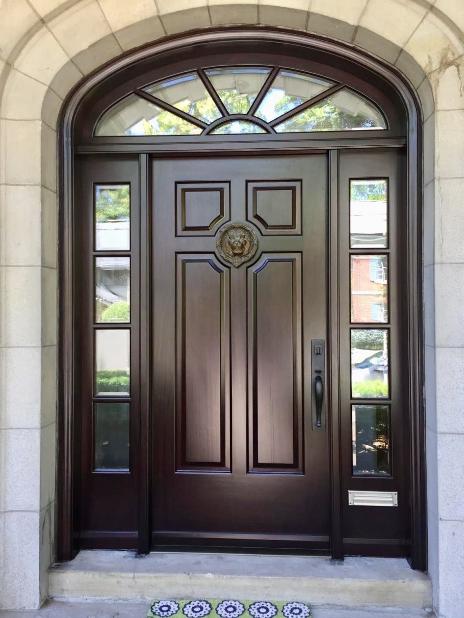 Дверь с боковым окном