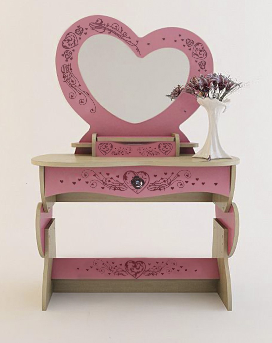 Туалетный столик для девочки