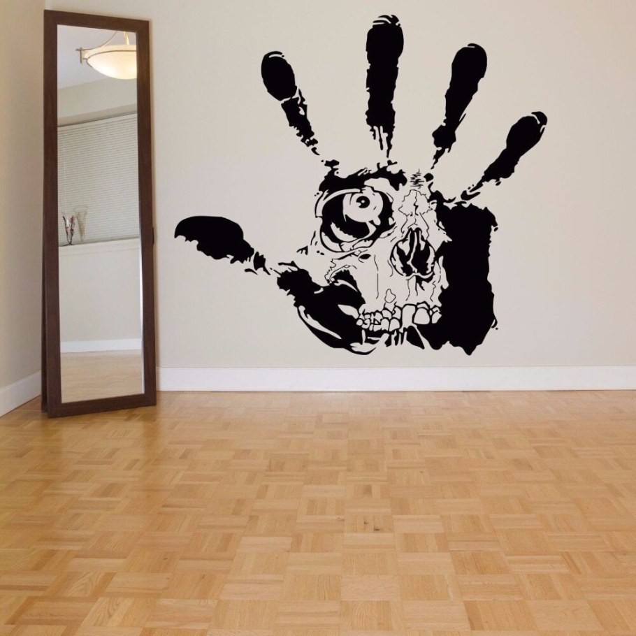 Декор с черепами на стену