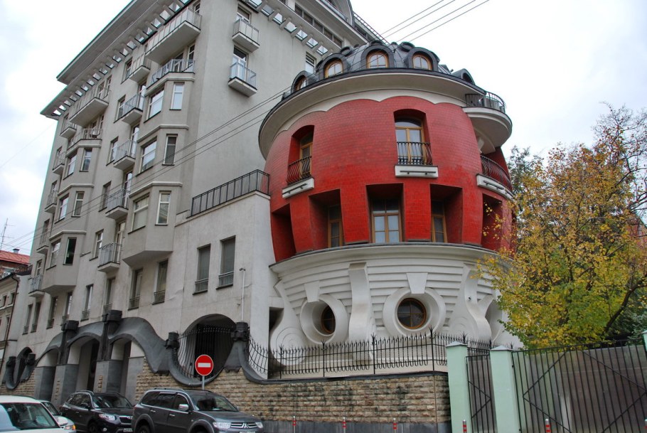 Дом-яйцо в Москве на улице Машкова