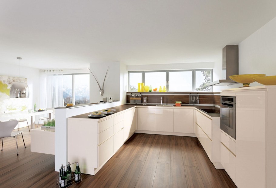 Светлая стильная кухня широкий Формат