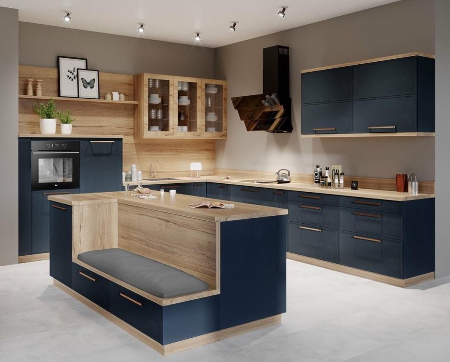 Кухня синяя с деревом современная