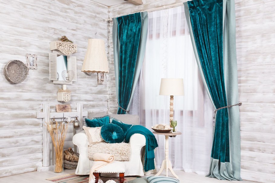 Шторы цвета морской волны в интерьере