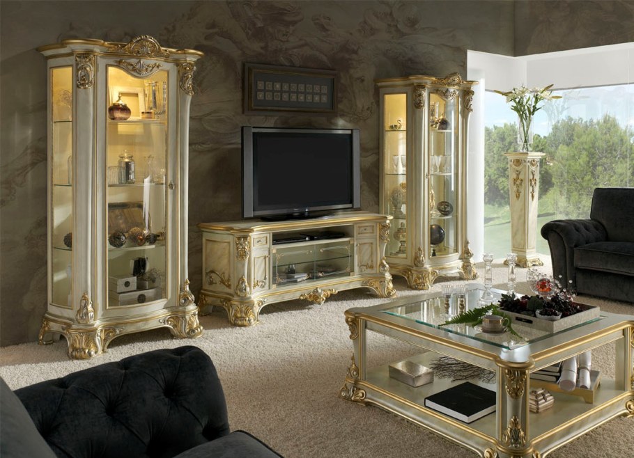Телевизор в классическом стиле