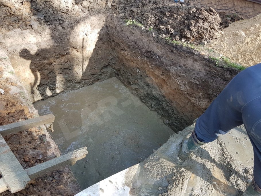 Установка пластикового погреба