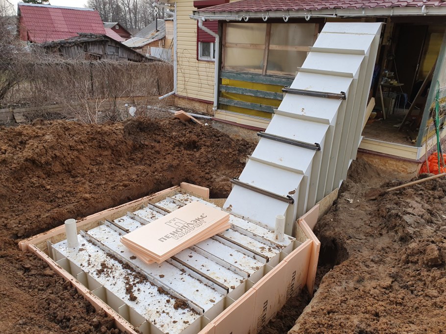 Пластиковый погреб под домом