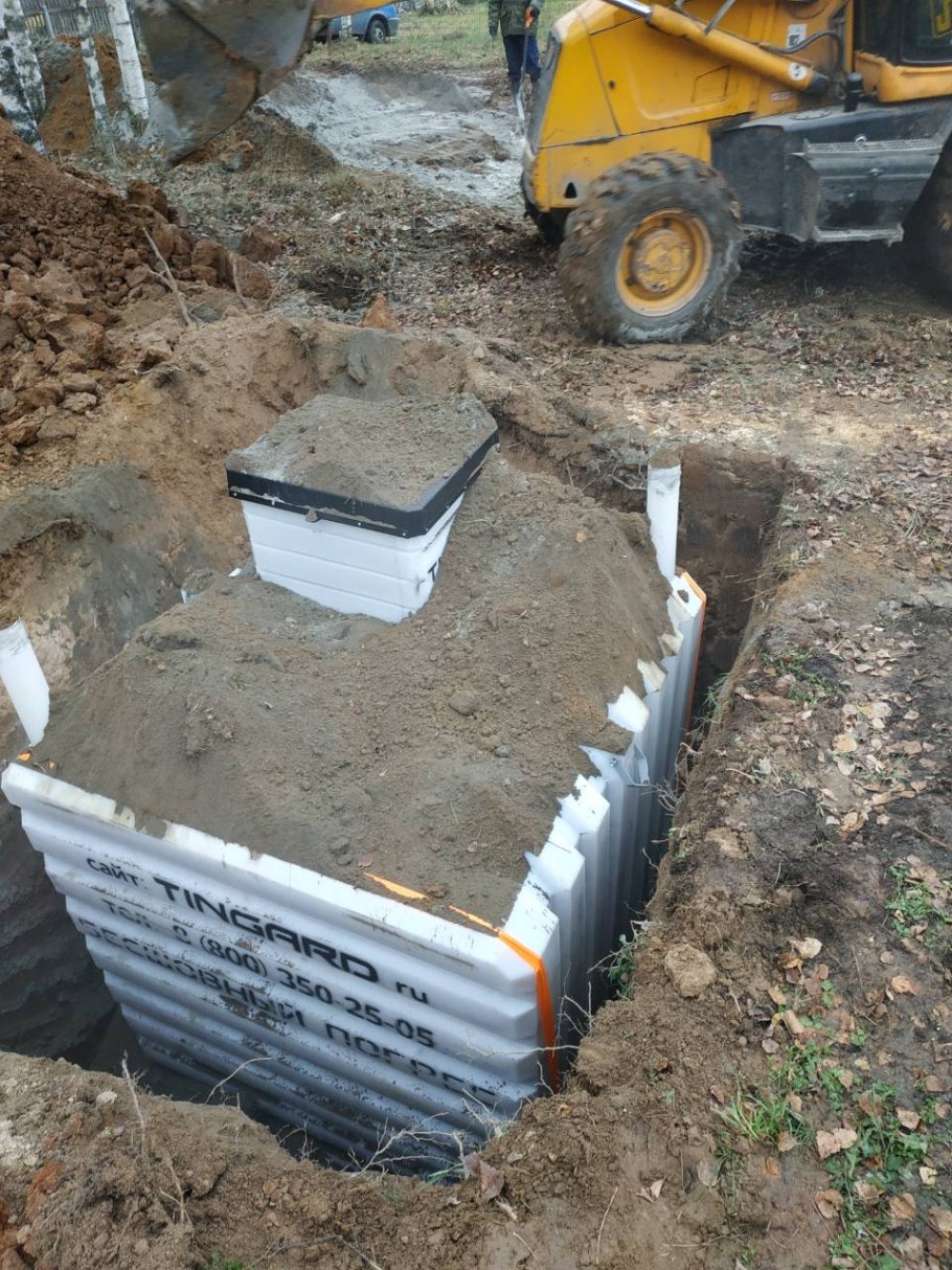 Установка пластикового погреба