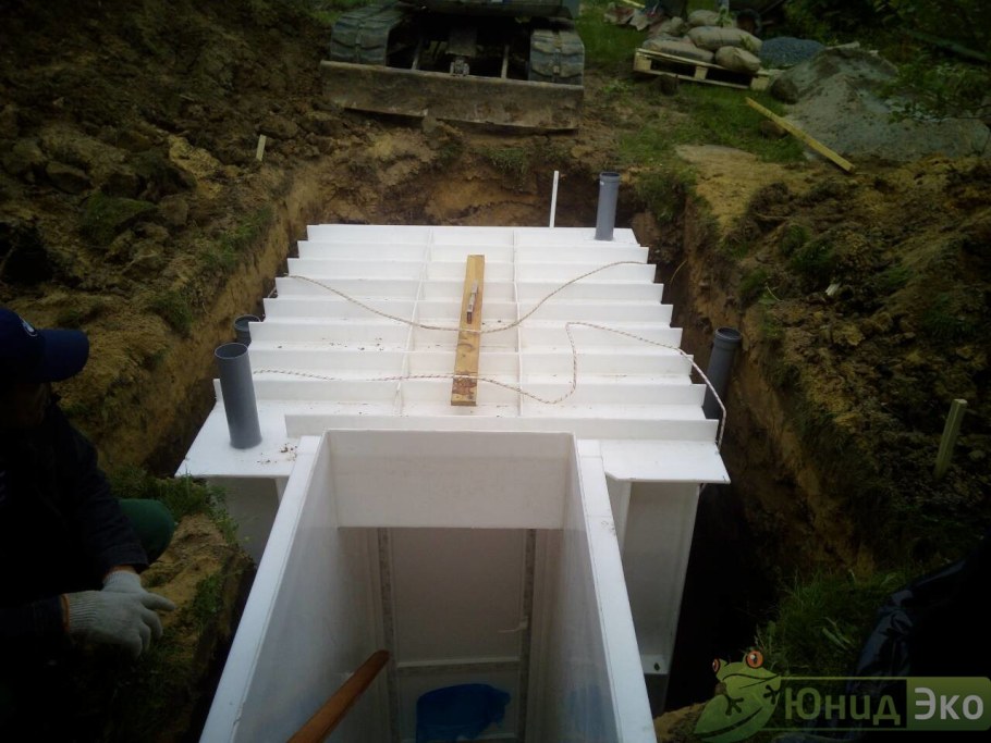 Пластиковый погреб всплыл