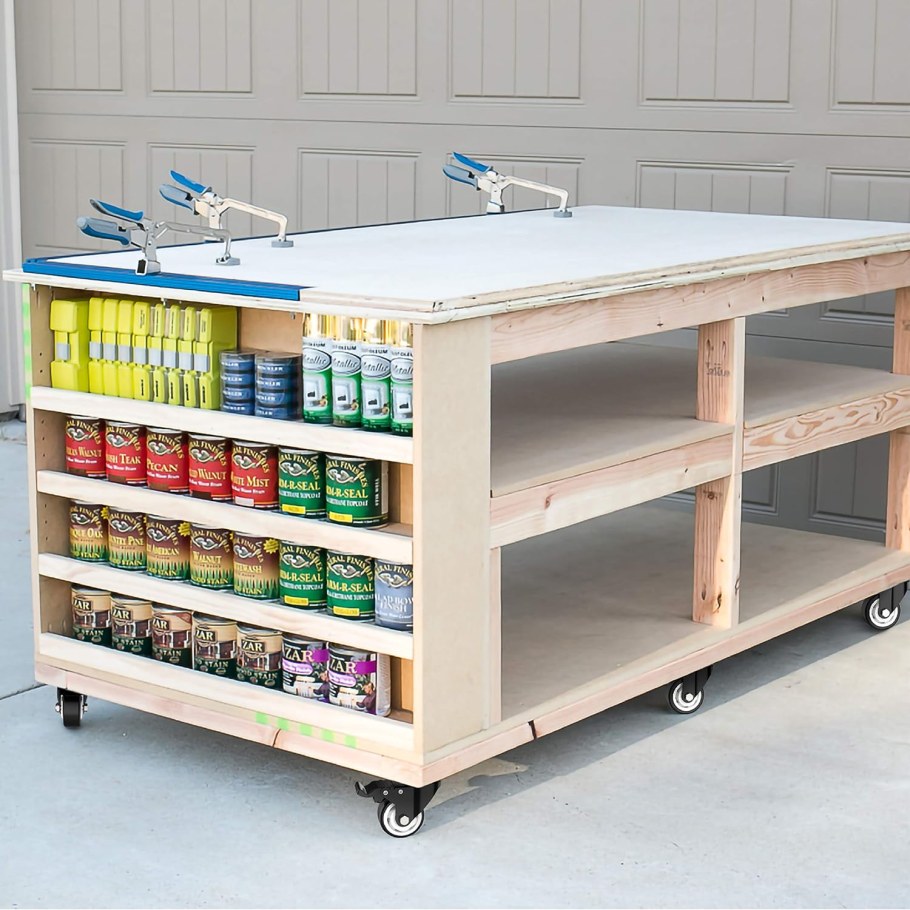 Мобильная мебель в мастерской