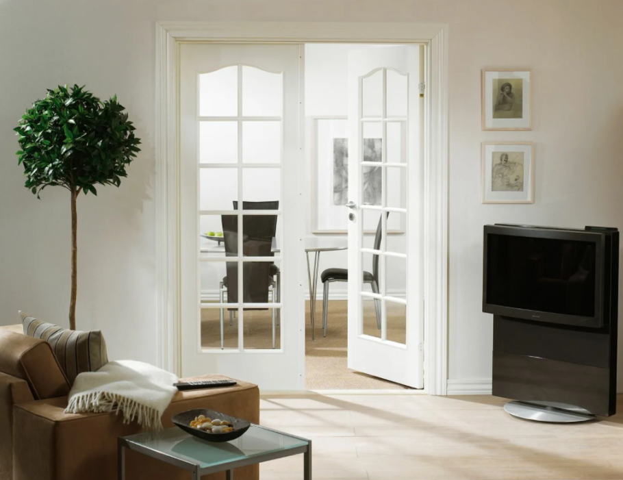 Гостинку с распашными дверями