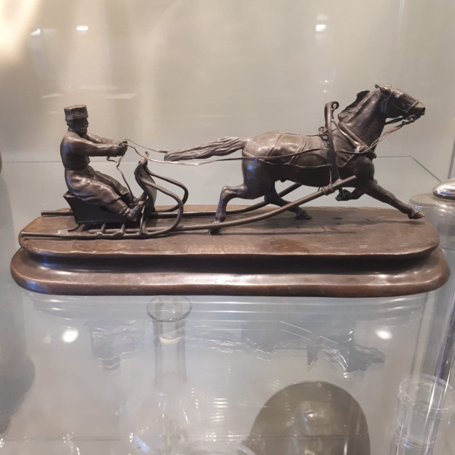 Скульптурная композиция «колба»