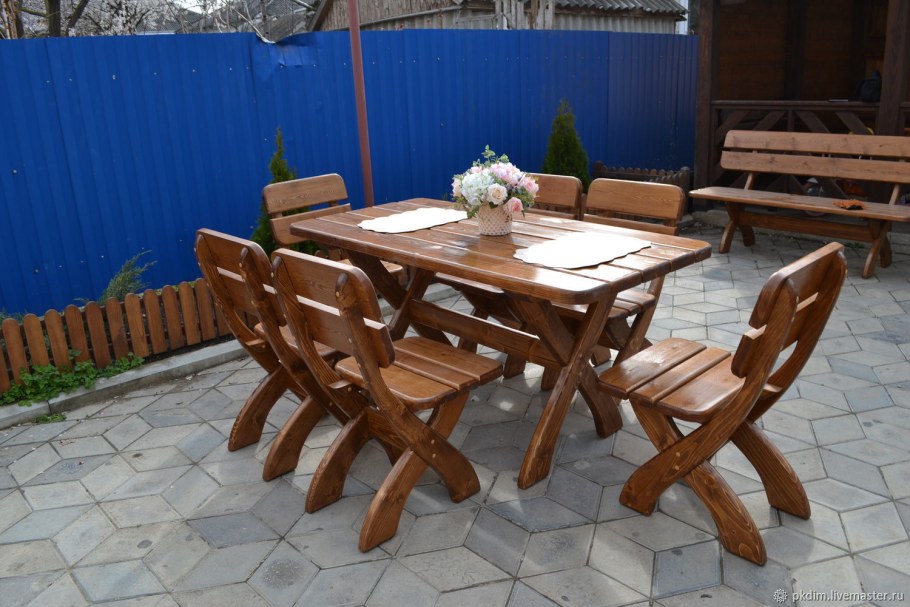 Деревянные столы и стулья для дачи