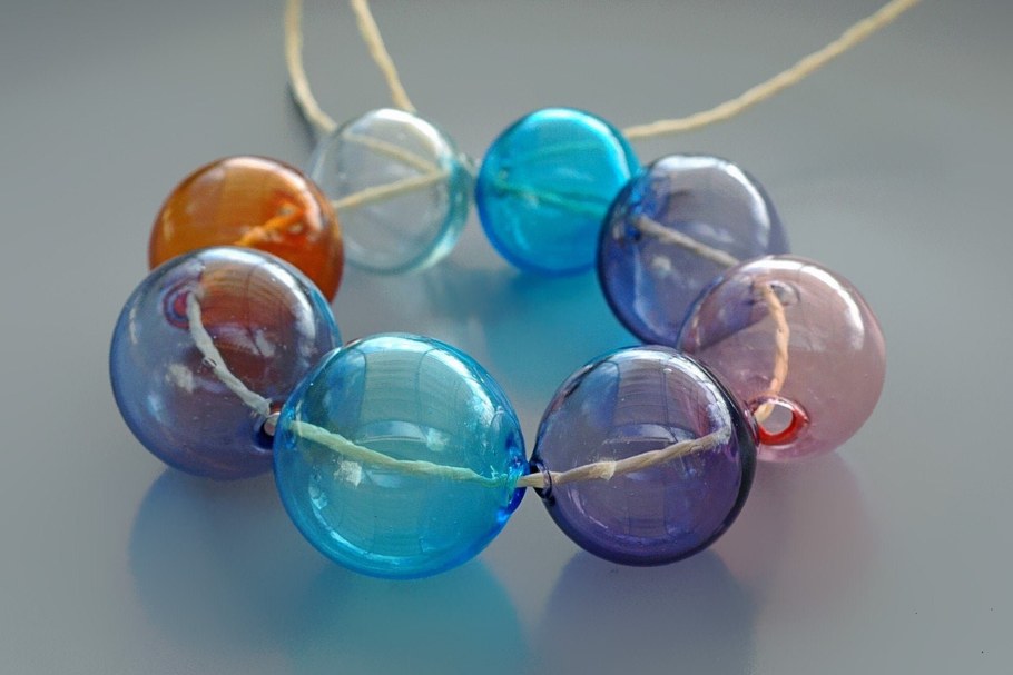 Украшения из стеклянных бусин