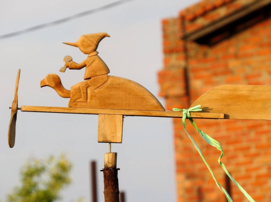 Деревянный флюгер