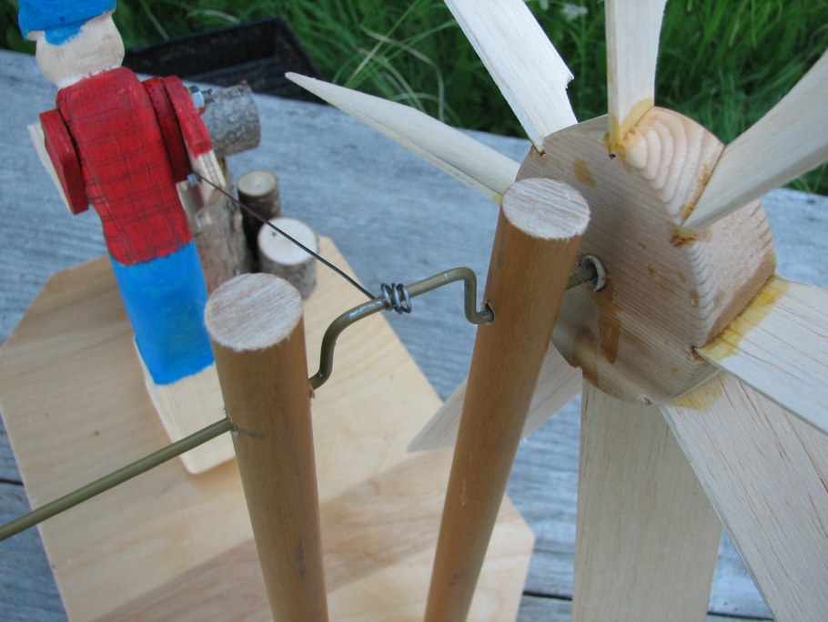 Вертушка из дерева