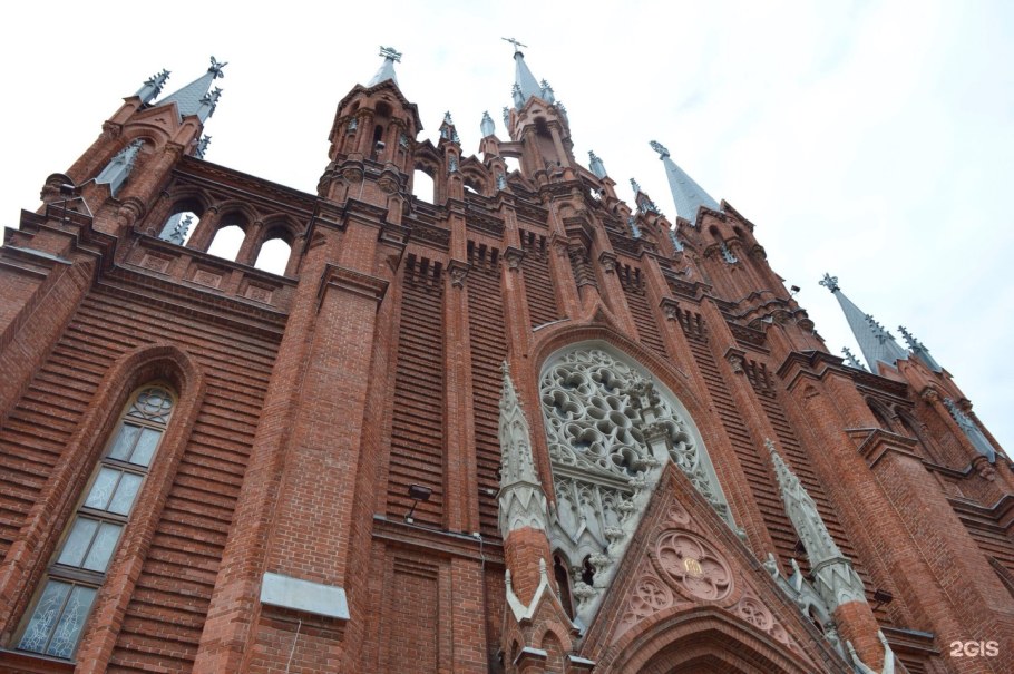 Храм Непорочного зачатия Пресвятой Девы Марии строился в 1993—1999 годах