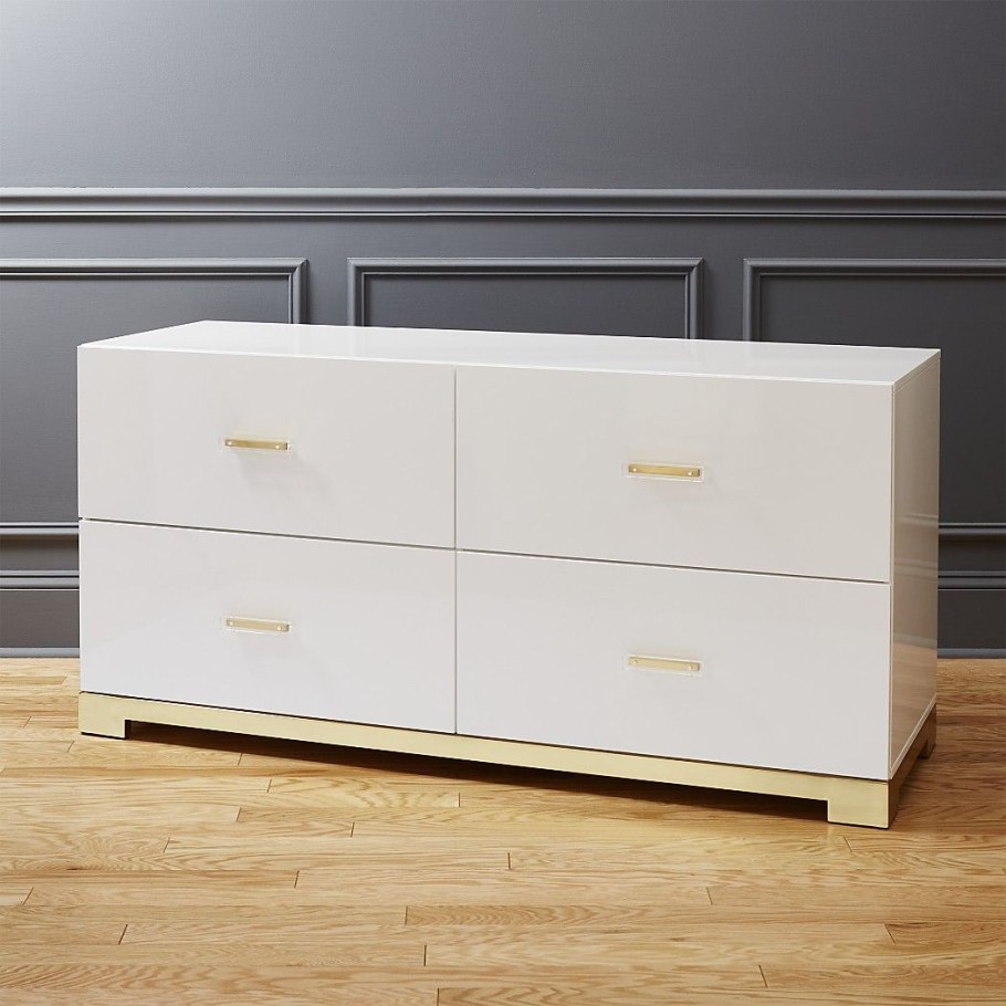 Низкий комод