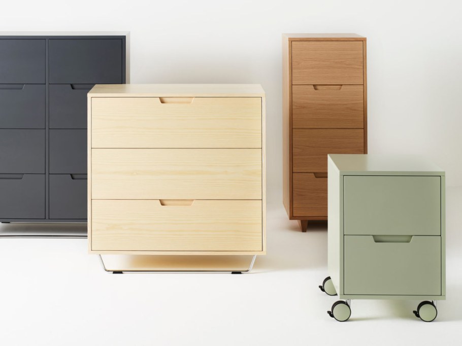 Тумбочка с выдвижными шкафчиками