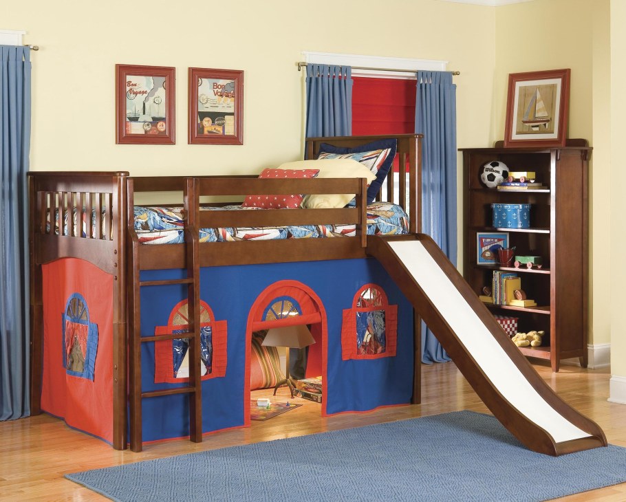 Двухэтажная кровать с горой