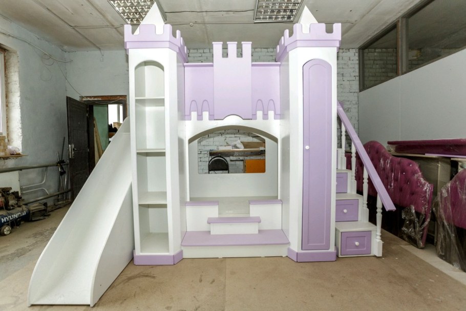 Кровать замок