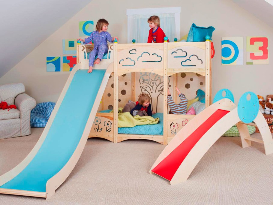 Кровать с горкой